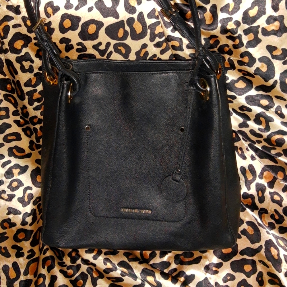 Michael Kors Walsh Medium Shoulder Tote in Black